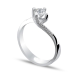 Lois Diamond YANLARI TAŞLI TEK TAŞ PIRLANTA YÜZÜK 0.50 CARAT LOİS DİAMOND YT1050